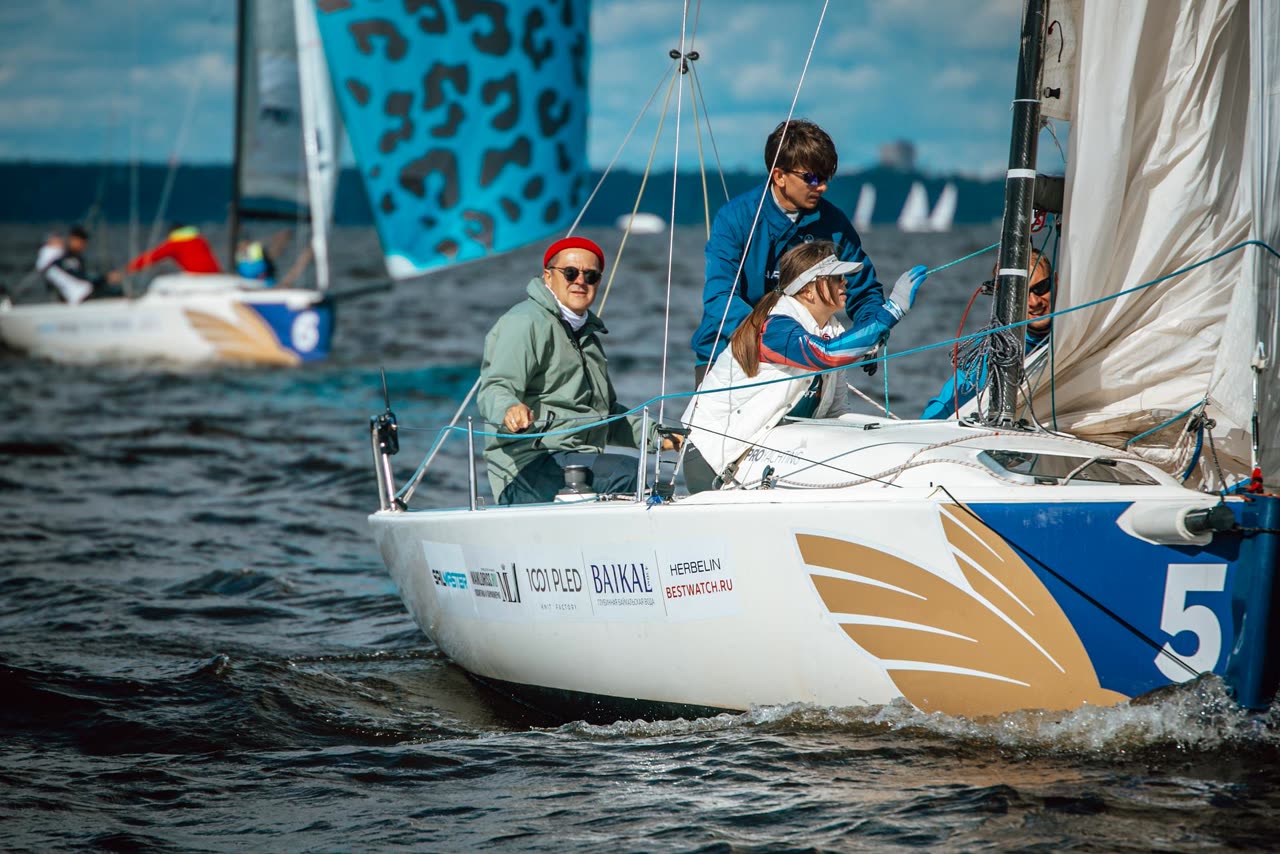 Экипаж Smart Race на яхте J/70 под номером 5