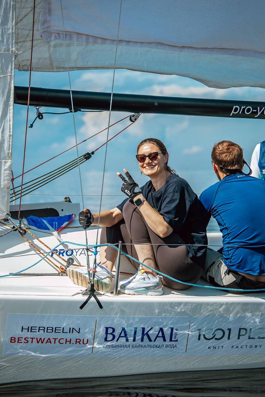 Экипаж Smart Race работает на яхте J/70 Байкал