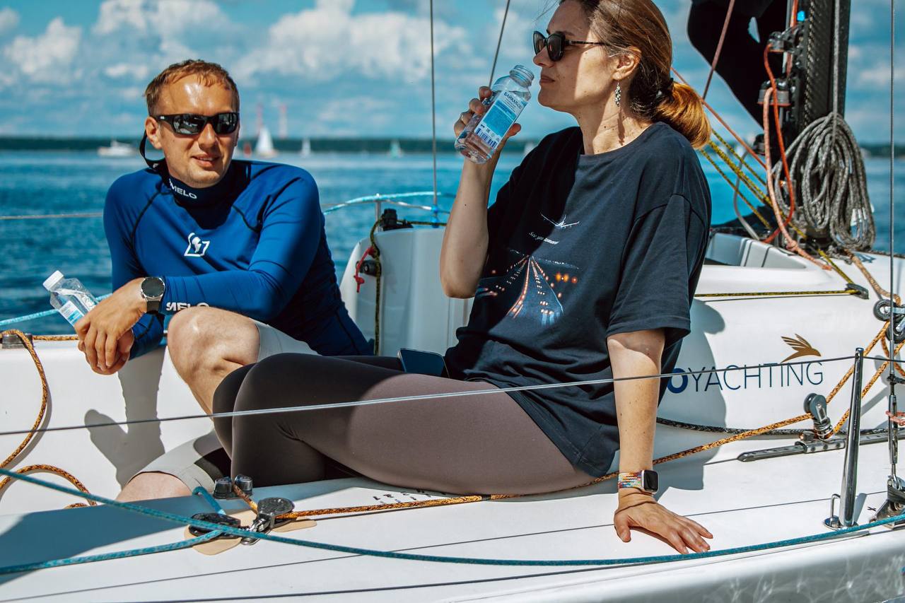 Экипаж Smart Race на борту J/70 крупным планом